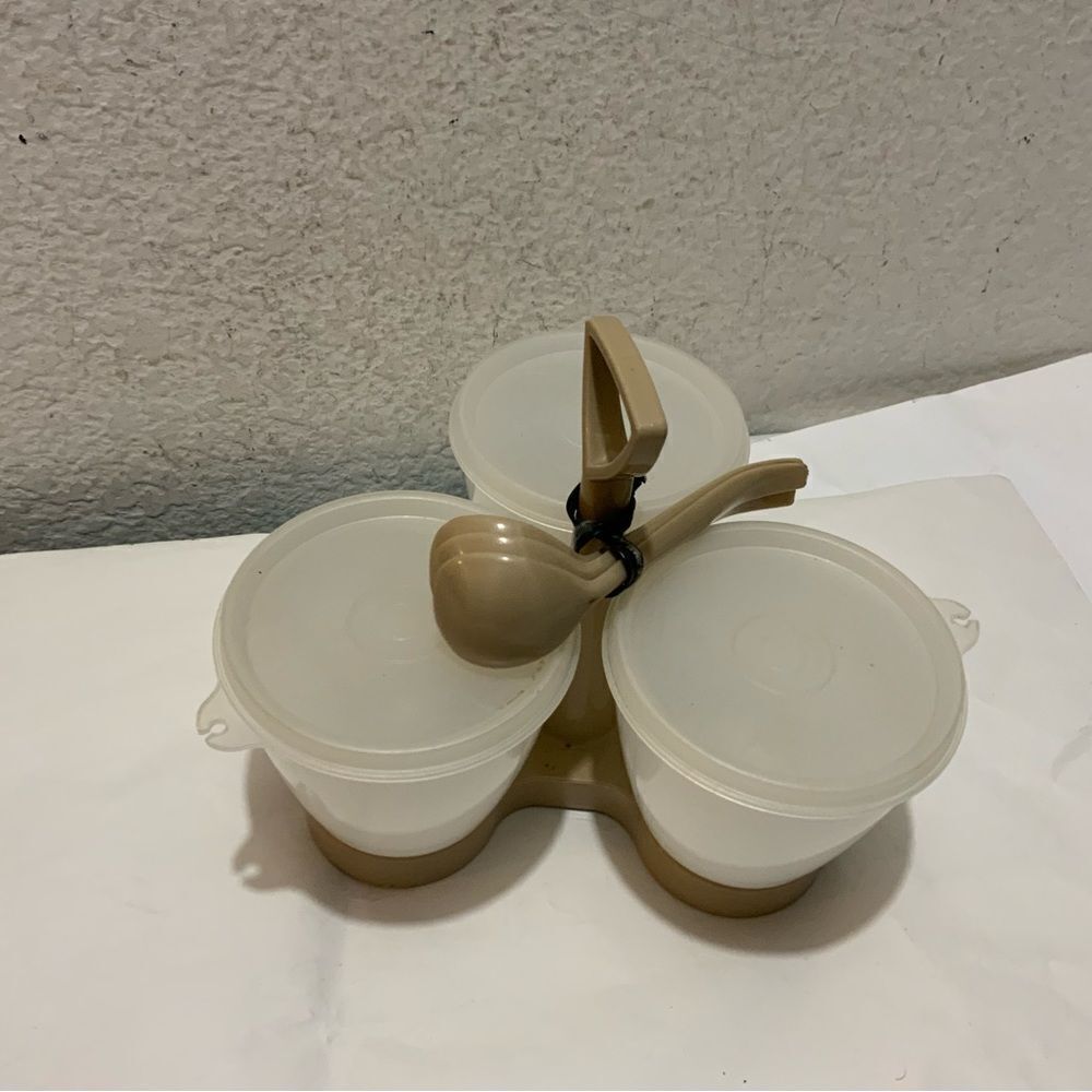Vintage Tupperware relish/appetizer serving condiment caddy. 3 spoons included